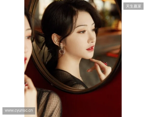 👀穿着热刺球衣！王钰栋与U22国足队友鲍盛鑫、蒯纪闻合影